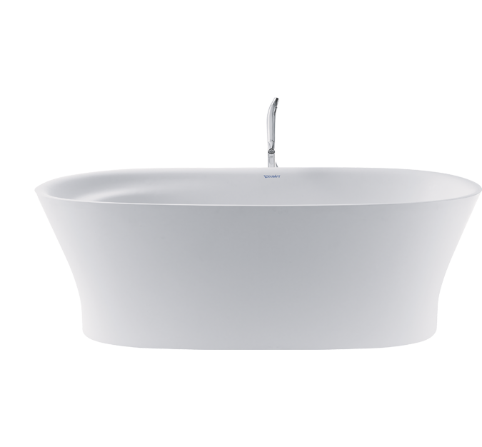 Eine freistehende, moderne Badewanne mit geschwungener, leicht nach außen gewölbter Form.
Die Oberfläche ist glatt und glänzend weiß. In der Mitte an der Rückseite der Wanne ist eine verchromte Einhebelarmatur montiert.